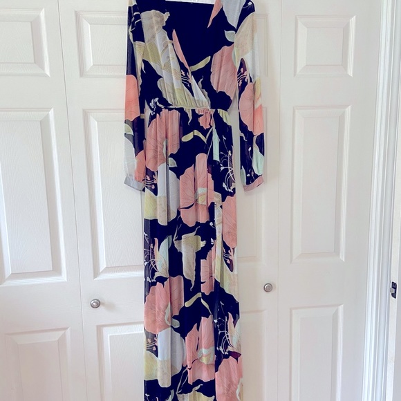 Lulus Dresses & Skirts - Like new! Lulus Maxi Dress